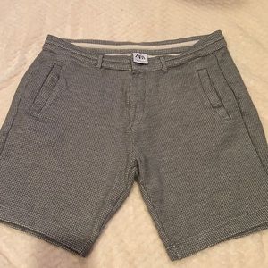 Zara Men’s Shorts Size XL Gray and White